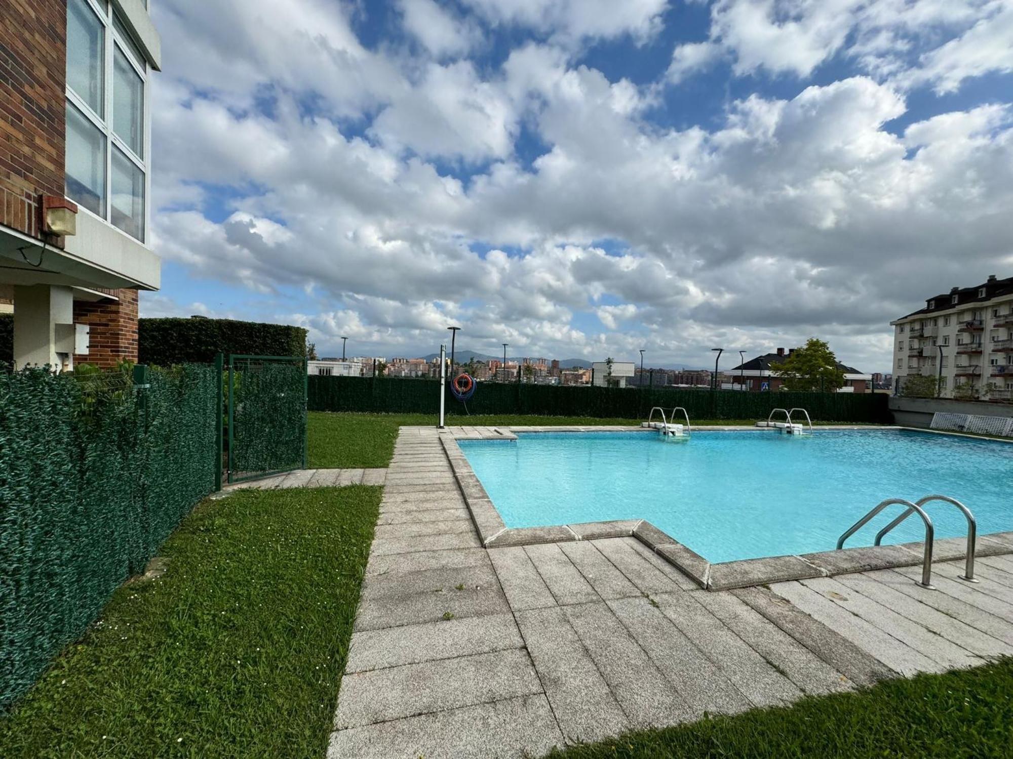 Piscina Y Garaje En Valdenoja Apartment Santander