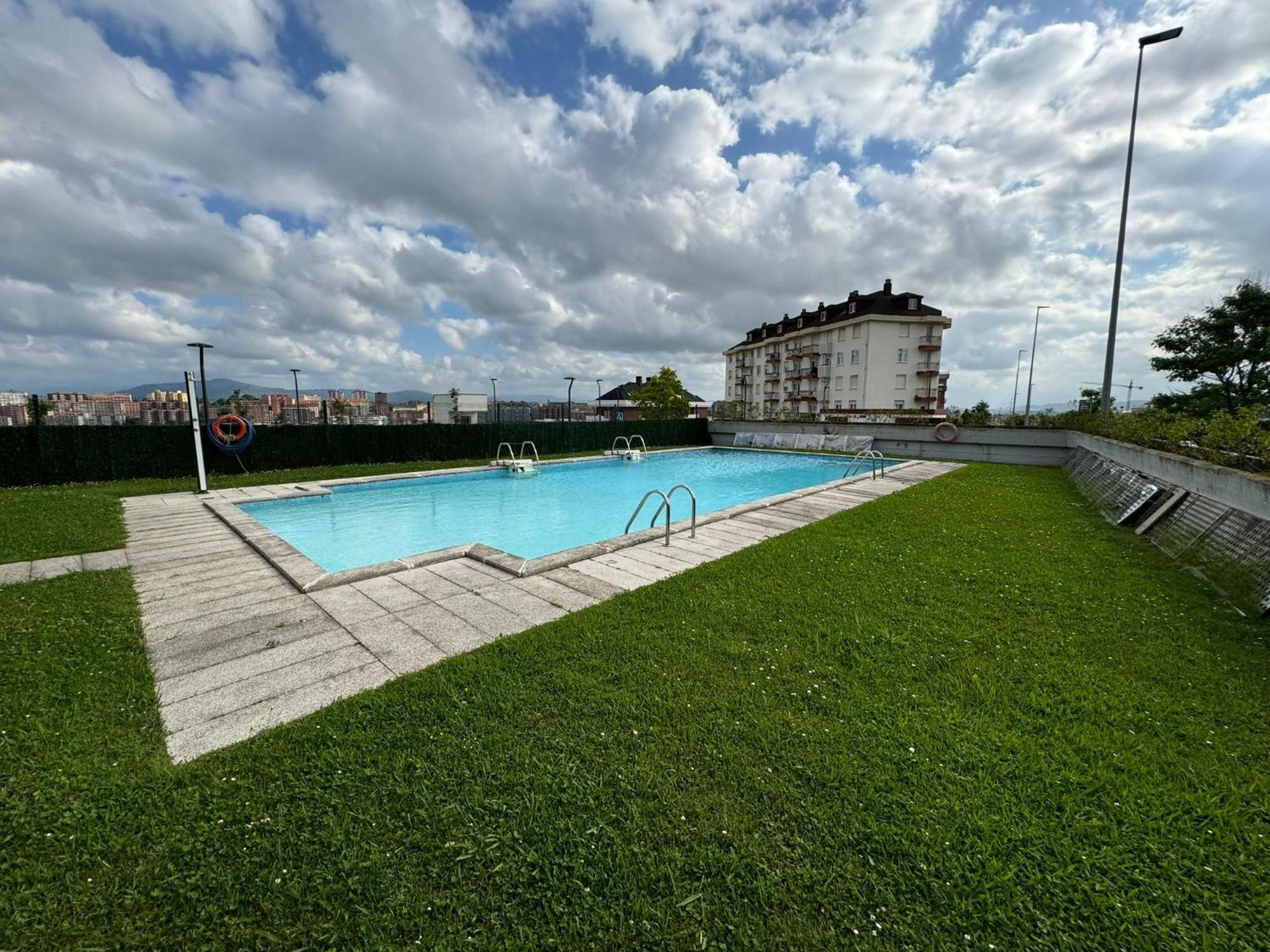 Piscina Y Garaje En Valdenoja Apartment Santander